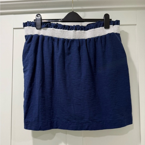 Vineyard Vines Dresses & Skirts - Vineyard Vines Blue and White Smocked Mini Skirt
